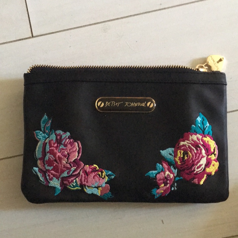 betsey johnson mobile wallet heart flowers locket